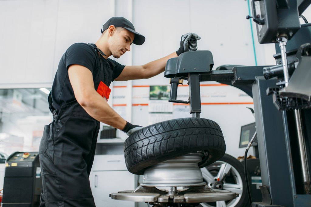 Tyre-service-1024x682